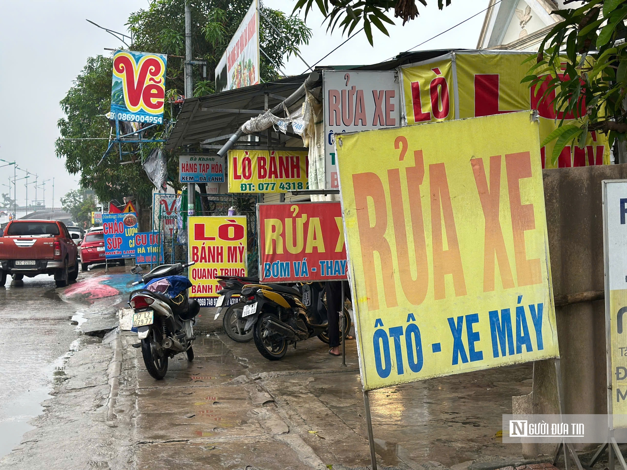 Nghệ An: Kiên quyết xử lý việc biển quảng cáo “lấn chiếm” vỉa hè đô thị- Ảnh 5. Nghệ An: Kiên quyết xử lý việc biển quảng cáo “lấn chiếm” vỉa hè đô thị- Ảnh 5.