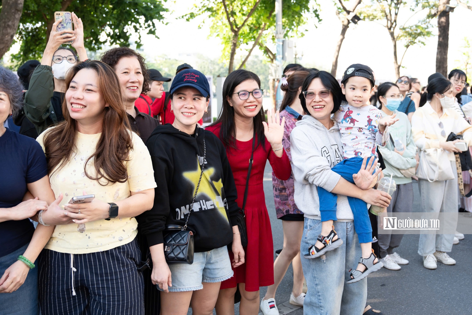 Rực rỡ sắc màu Việt phục trong ngày hội “Bách Hoa Bộ Hành”- Ảnh 8. Rực rỡ sắc màu Việt phục trong ngày hội “Bách Hoa Bộ Hành”- Ảnh 8.