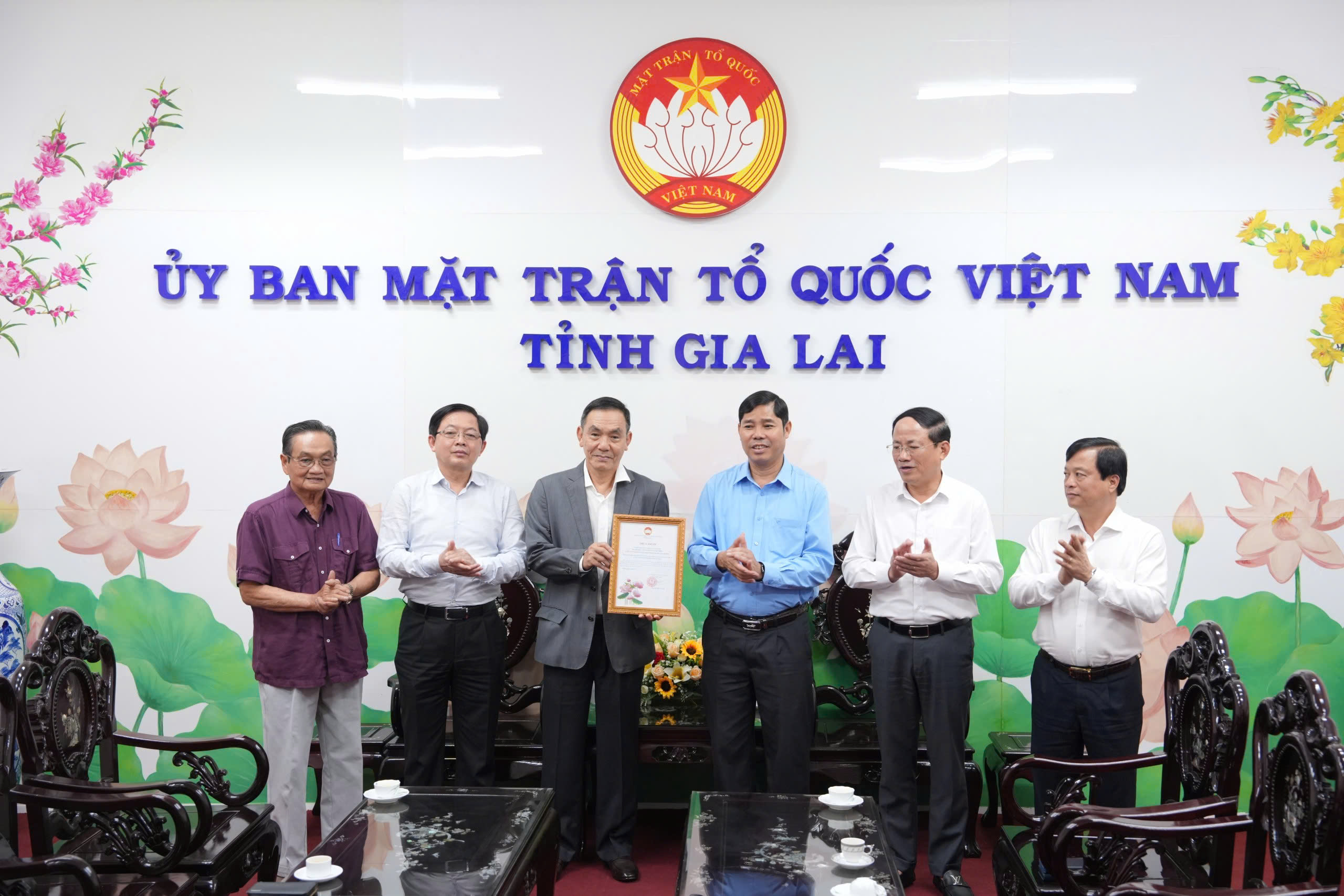 10 tỷ đồng hỗ trợ người dân Gia Lai khắc phục thiệt hại bão lũ- Ảnh 2. 10 tỷ đồng hỗ trợ người dân Gia Lai khắc phục thiệt hại bão lũ- Ảnh 2.