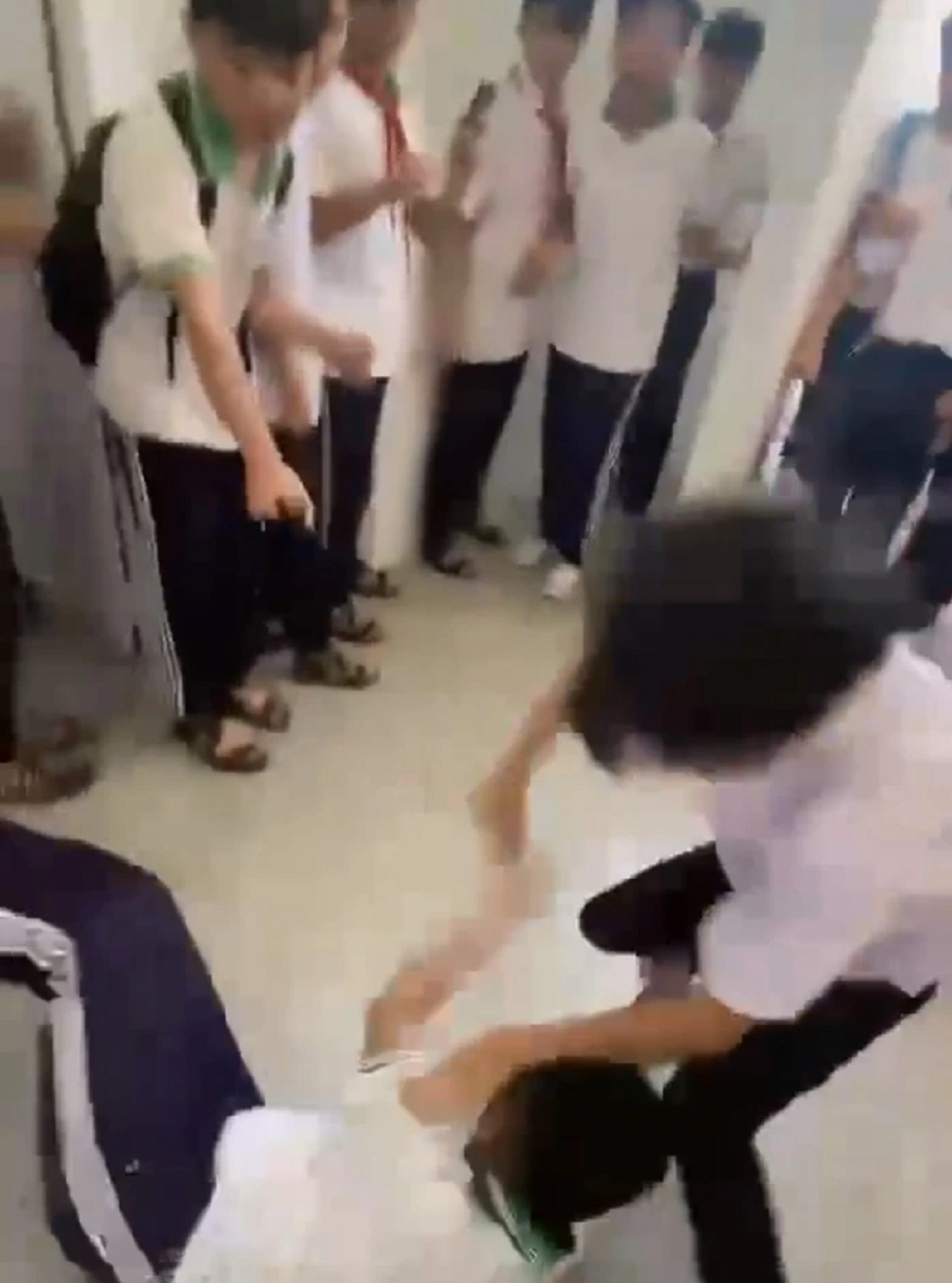 Bản tin 16/11: 4 vụ đánh nhau giữa học sinh trong và ngoài nhà trường ở Tây Ninh - Ảnh 1.