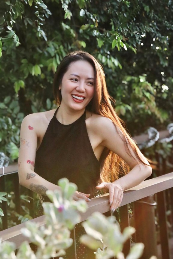 Ca sĩ Phương Linh cất giọng với khả năng "ngáp trộm" thành thần, khiến khán giả hết hồn- Ảnh 4. Ca sĩ Phương Linh cất giọng với khả năng "ngáp trộm" thành thần, khiến khán giả hết hồn- Ảnh 4.