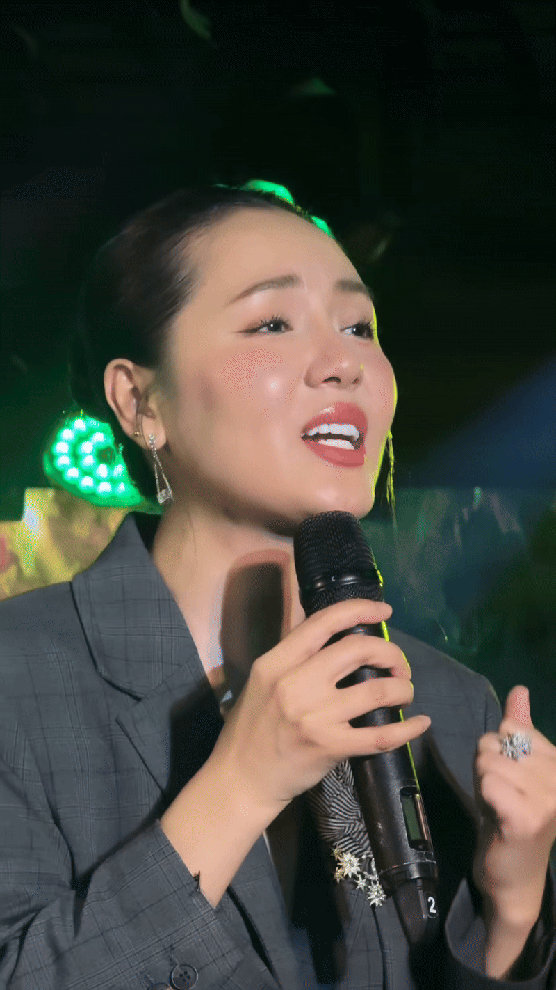 Ca sĩ Phương Linh cất giọng với khả năng "ngáp trộm" thành thần, khiến khán giả hết hồn- Ảnh 1. Ca sĩ Phương Linh cất giọng với khả năng "ngáp trộm" thành thần, khiến khán giả hết hồn- Ảnh 1.