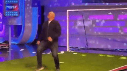 Wayne Rooney tái hiện siêu phẩm xe đạp chổng ngược gây sốt - Ảnh 1. Wayne Rooney tái hiện siêu phẩm xe đạp chổng ngược gây sốt - Ảnh 1.