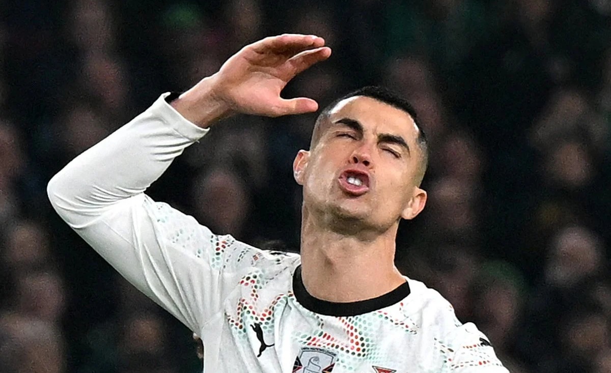 Bồ Đào Nha đưa ra quyết định về Ronaldo sau án treo giò 3 trận - Ảnh 1. Bồ Đào Nha đưa ra quyết định về Ronaldo sau án treo giò 3 trận - Ảnh 1.