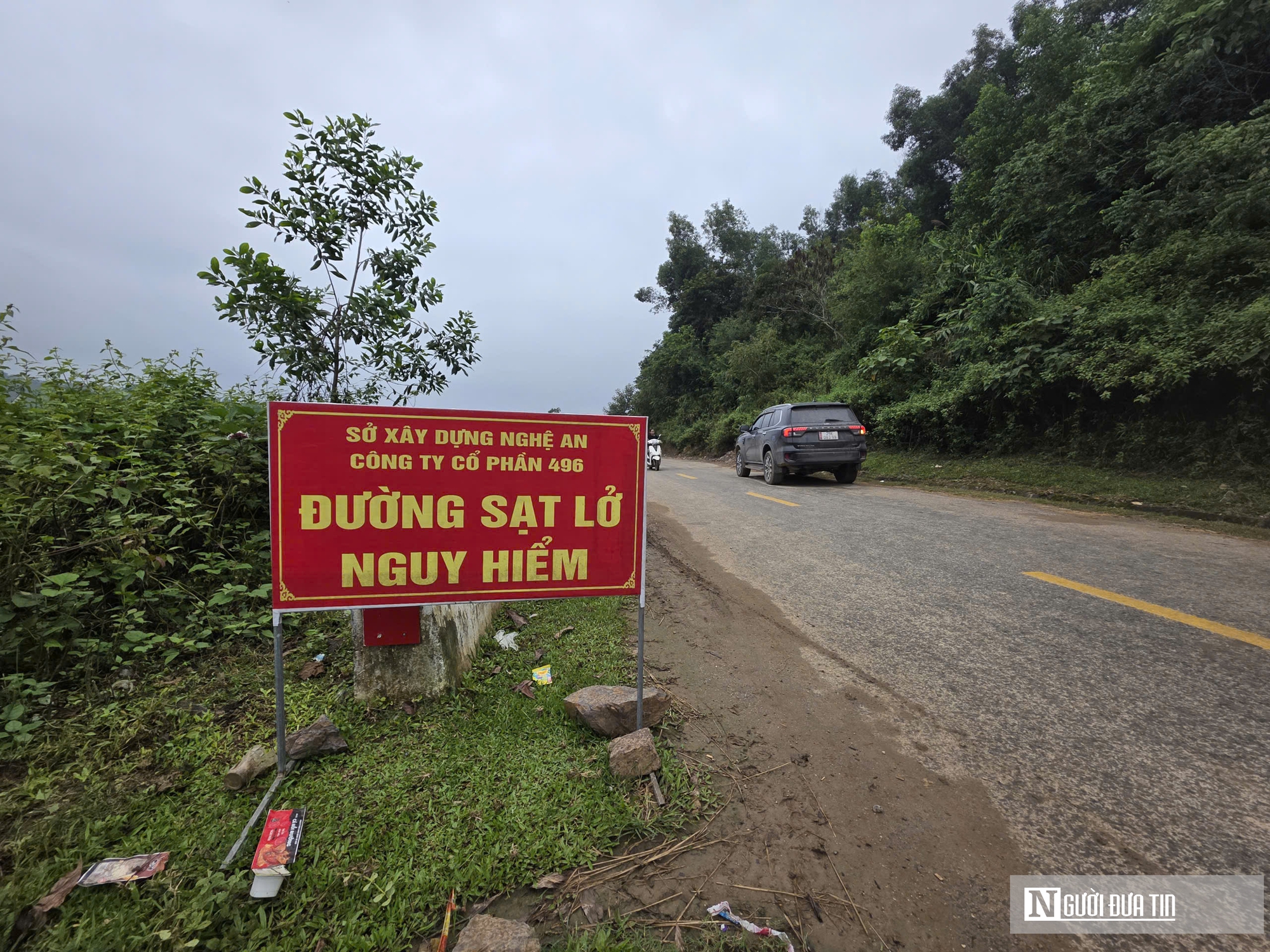Cận cảnh tuyến quốc lộ có hàng loạt điểm sạt lở nghiêm trọng- Ảnh 11. Cận cảnh tuyến quốc lộ có hàng loạt điểm sạt lở nghiêm trọng- Ảnh 11.