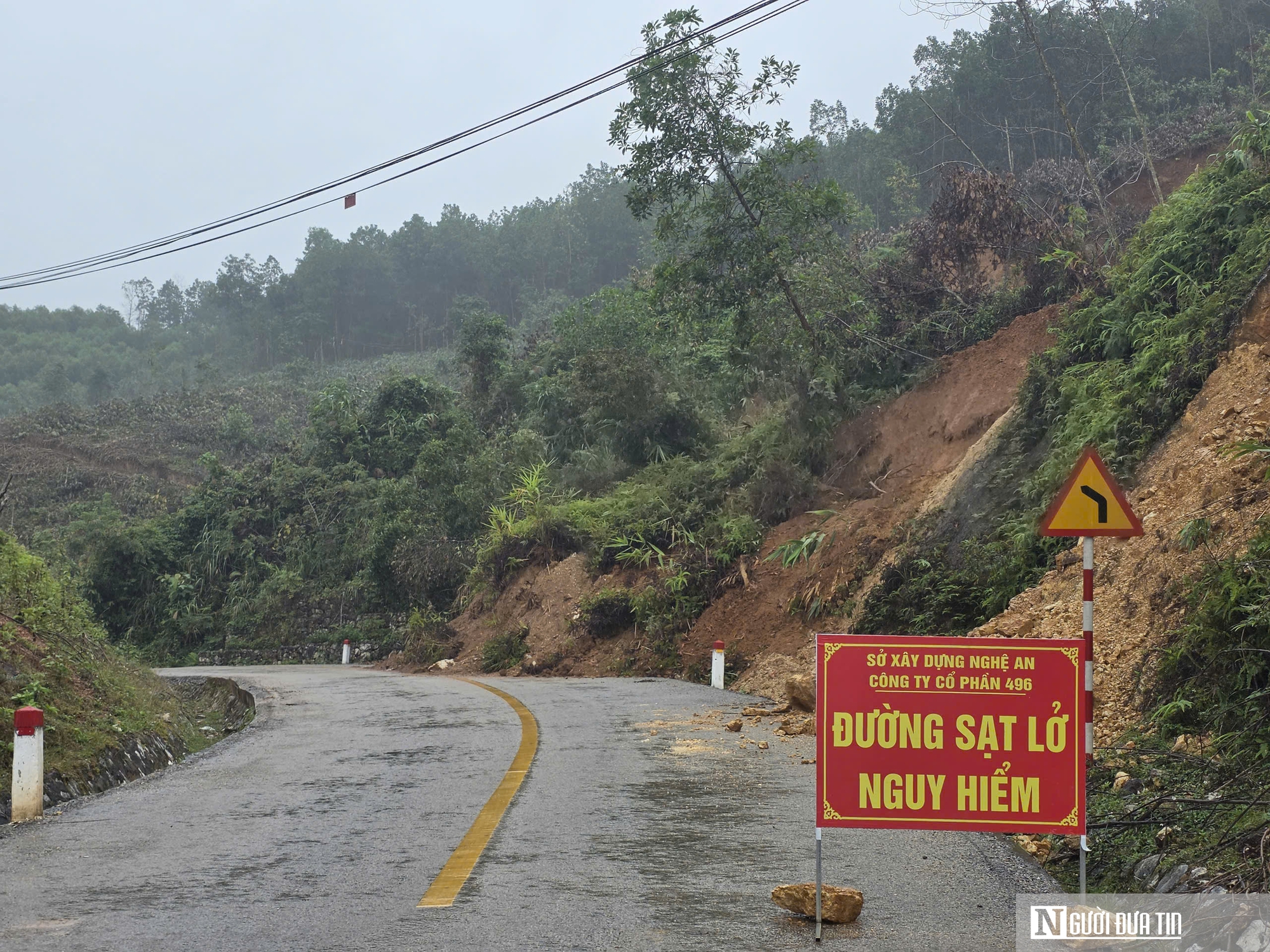 Cận cảnh tuyến quốc lộ có hàng loạt điểm sạt lở nghiêm trọng- Ảnh 6. Cận cảnh tuyến quốc lộ có hàng loạt điểm sạt lở nghiêm trọng- Ảnh 6.