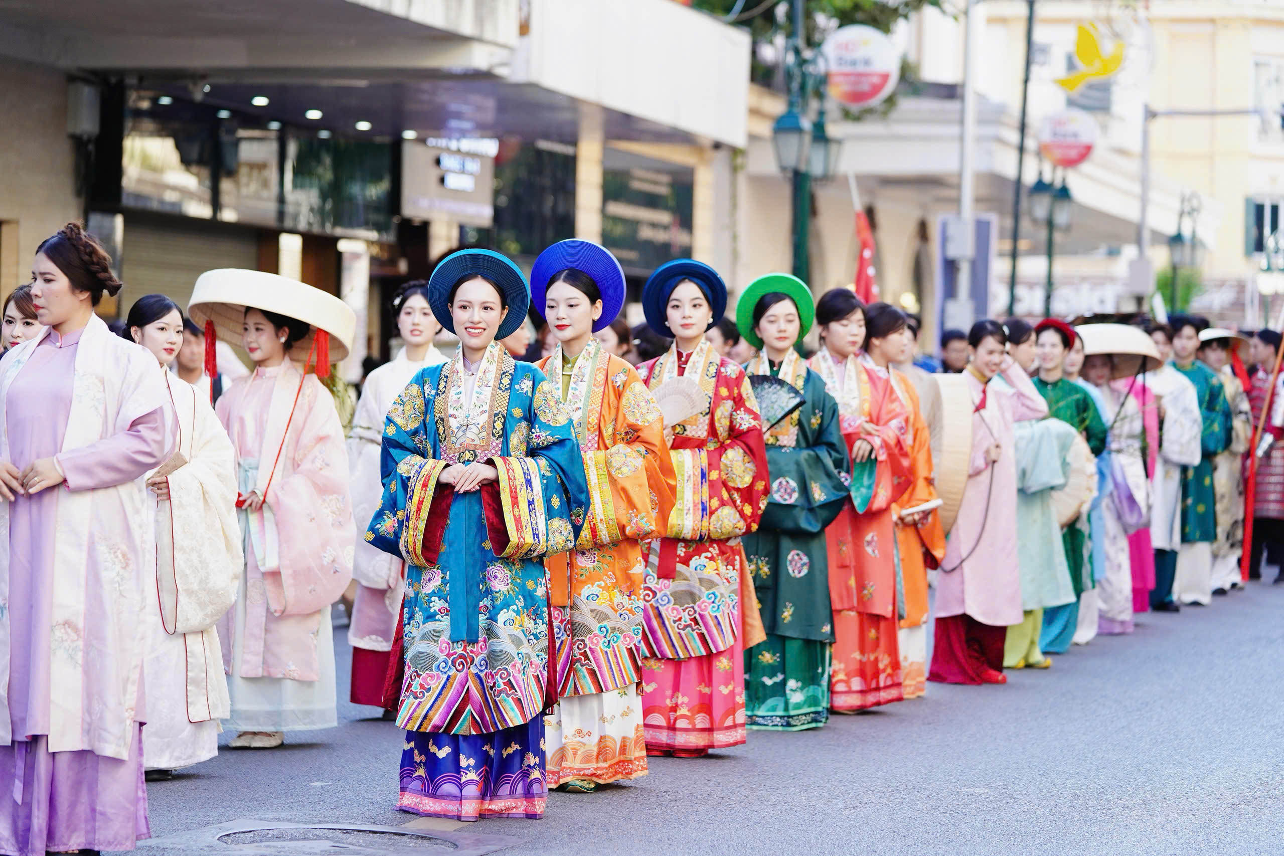 Cuối năm, du lịch Hà Nội “thay da đổi thịt” qua những điểm đến mới- Ảnh 2. Cuối năm, du lịch Hà Nội “thay da đổi thịt” qua những điểm đến mới- Ảnh 2.