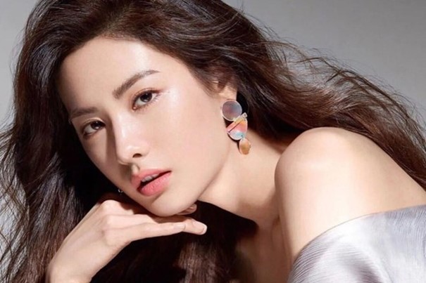 Nữ ca sĩ nổi tiếng cùng mẹ bắt kẻ trộm có vũ khí- Ảnh 1. Nữ ca sĩ nổi tiếng cùng mẹ bắt kẻ trộm có vũ khí- Ảnh 1.