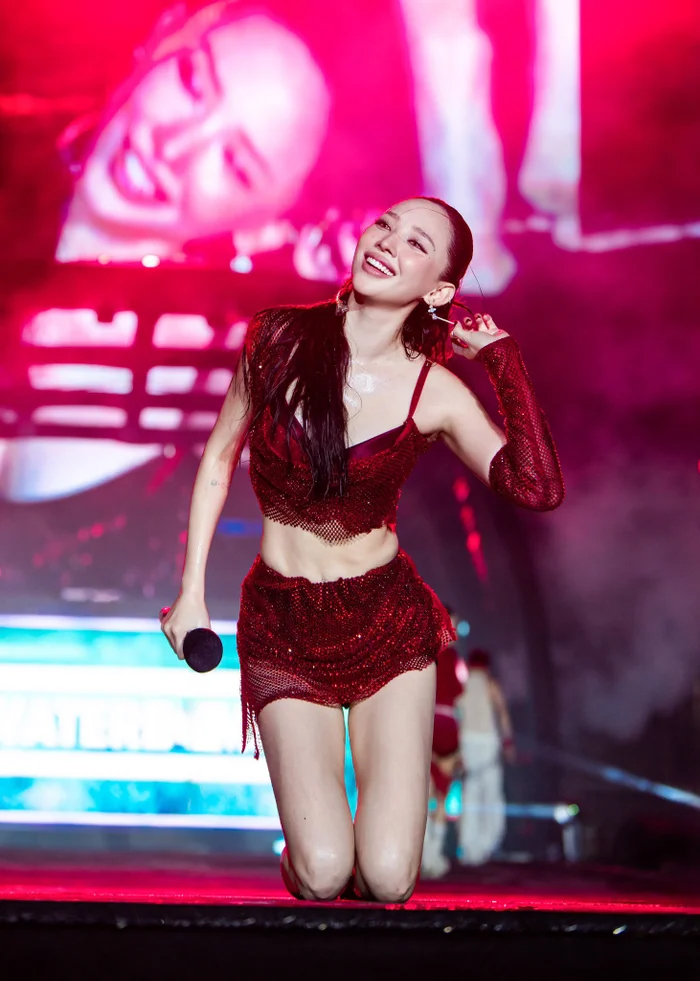 Nữ ca sĩ Tóc Tiên ngầm xác nhận độc thân với động thái gây bàn tán - Ảnh 1.