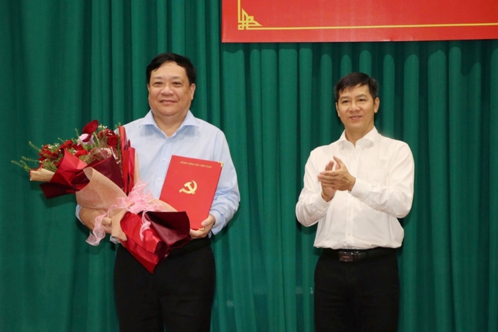 Chủ tịch UBND tỉnh Cà Mau giữ chức Phó Bí thư Tỉnh ủy Đồng Tháp- Ảnh 1. Chủ tịch UBND tỉnh Cà Mau giữ chức Phó Bí thư Tỉnh ủy Đồng Tháp- Ảnh 1.