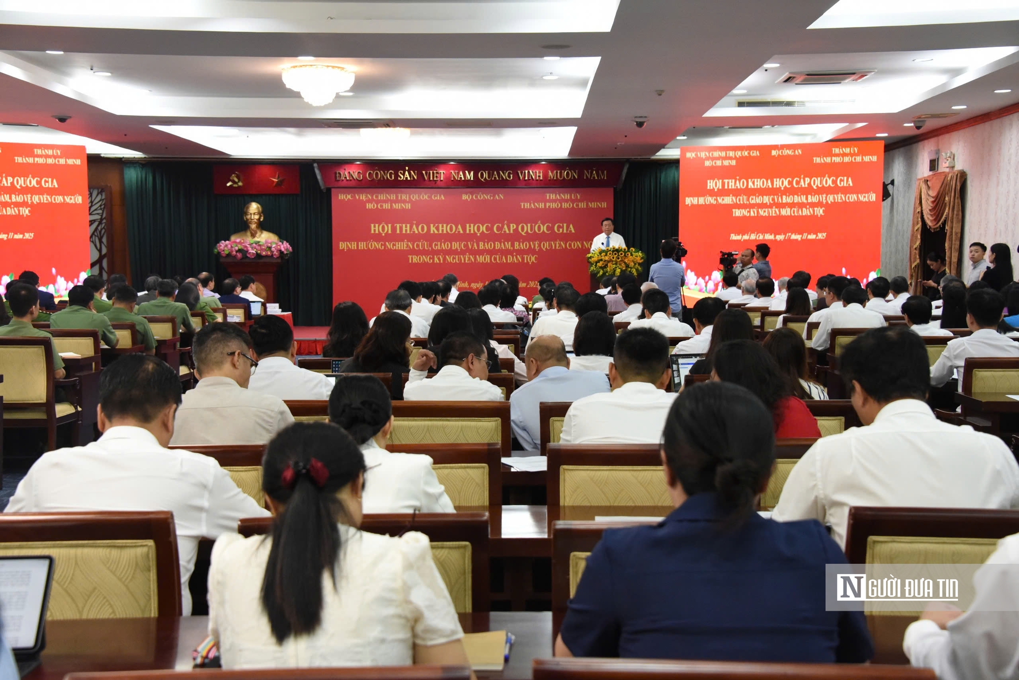 Bí thư Trần Lưu Quang: Quyền con người là "sợi chỉ đỏ" trong mọi chủ trương của Thành phố- Ảnh 4. Bí thư Trần Lưu Quang: Quyền con người là "sợi chỉ đỏ" trong mọi chủ trương của Thành phố- Ảnh 4.