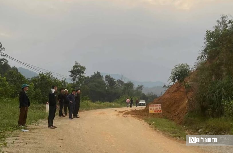 Hà Tĩnh: Mưa lớn kéo dài gây sạt lở nhiều vị trí trên các tuyến đường- Ảnh 4. Hà Tĩnh: Mưa lớn kéo dài gây sạt lở nhiều vị trí trên các tuyến đường- Ảnh 4.