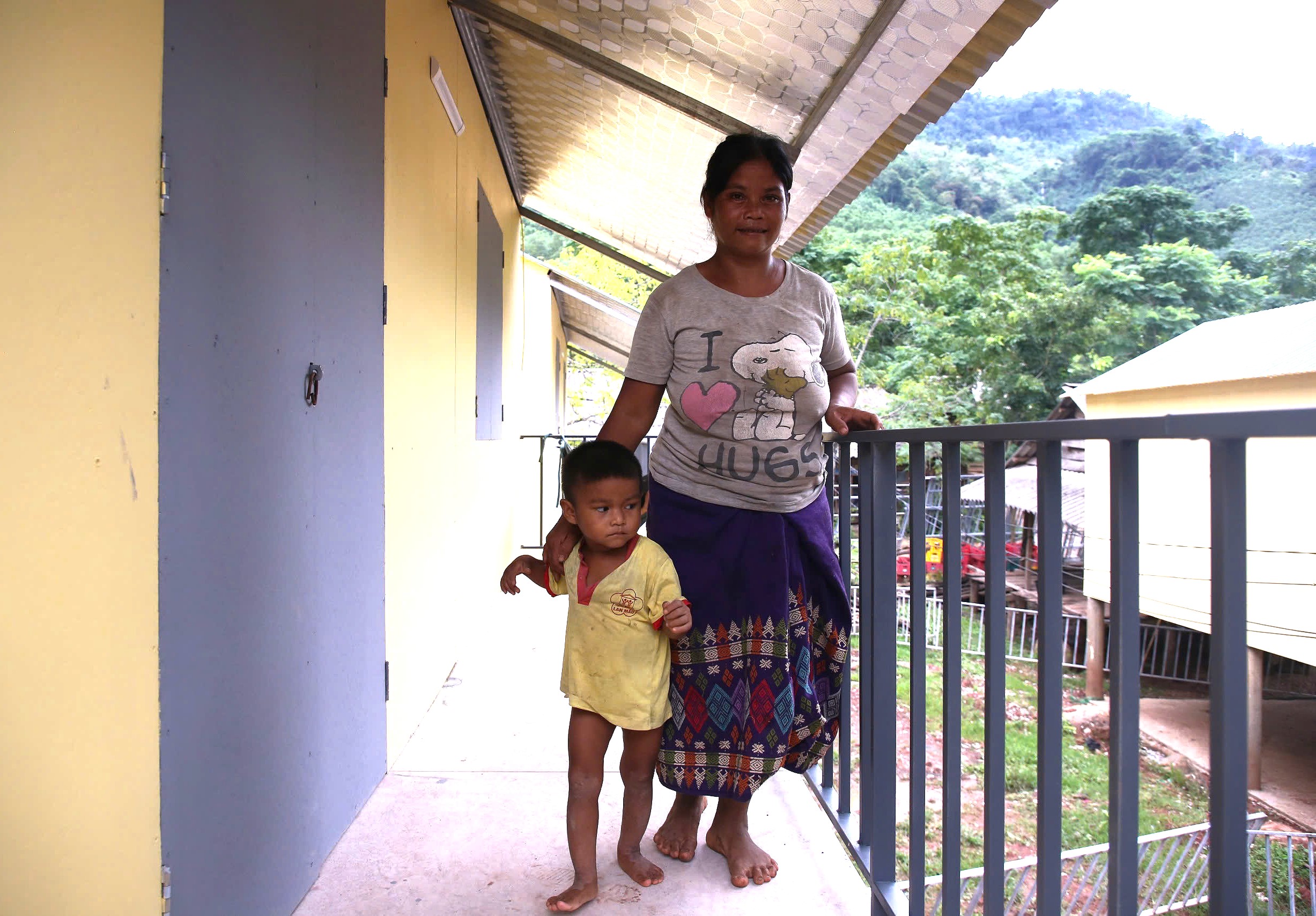 Không còn thấp thỏm trong những ngôi nhà dột nát - Ảnh 1.