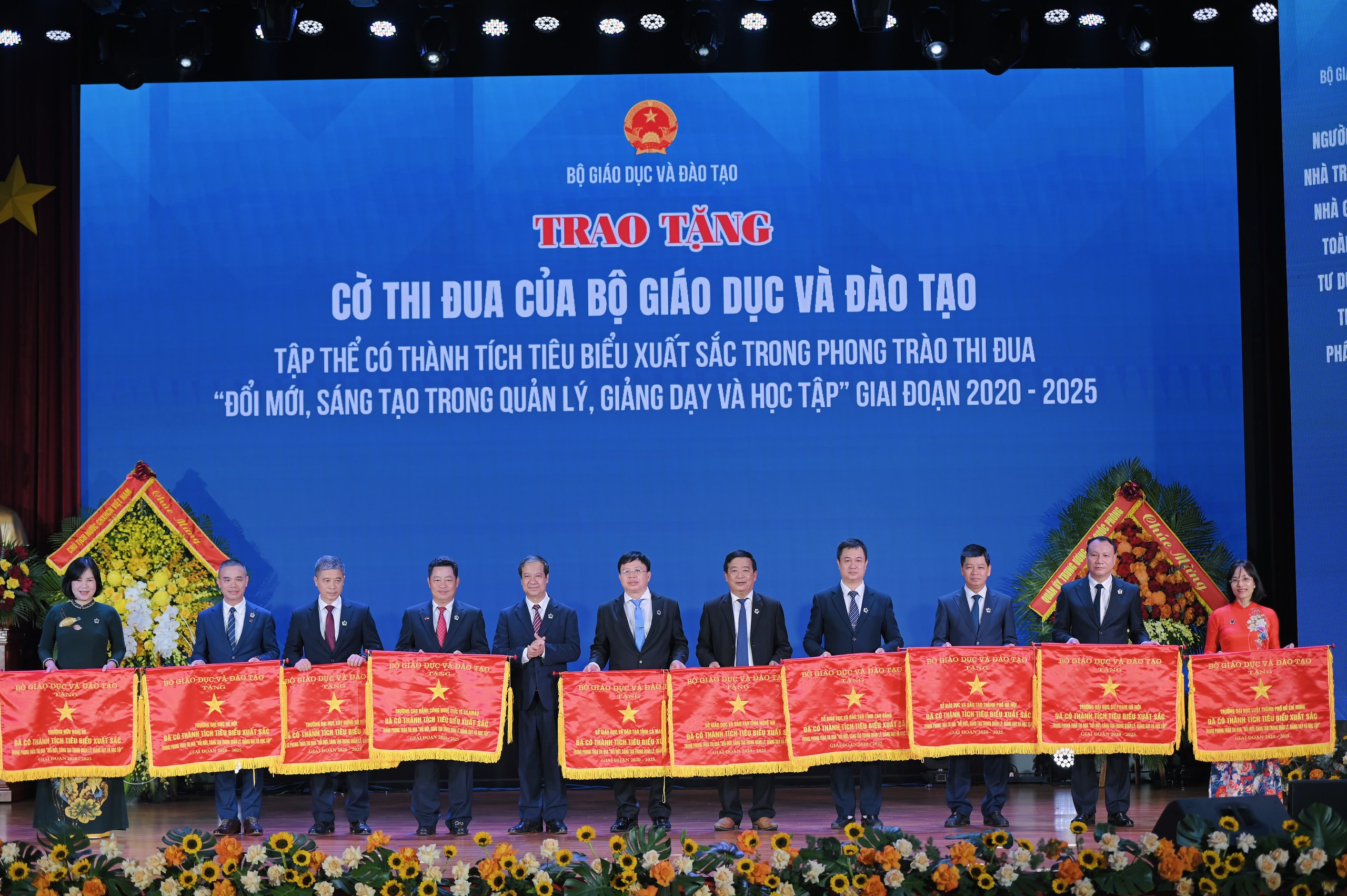 Chủ tịch nước Lương Cường dự Lễ kỷ niệm Ngày Nhà giáo Việt Nam- Ảnh 2. Chủ tịch nước Lương Cường dự Lễ kỷ niệm Ngày Nhà giáo Việt Nam- Ảnh 2.