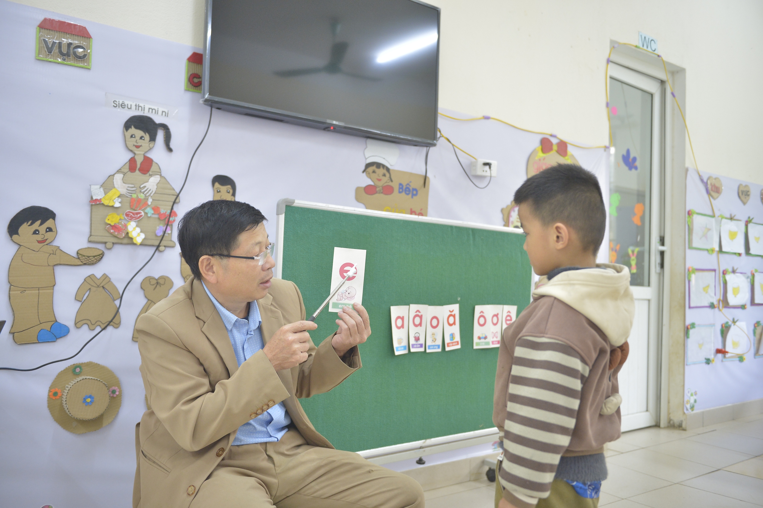 Những người thầy đặc biệt ở vùng cao Thanh Hóa: 30 năm làm "người cha thứ 2" của trẻ - Ảnh 4.