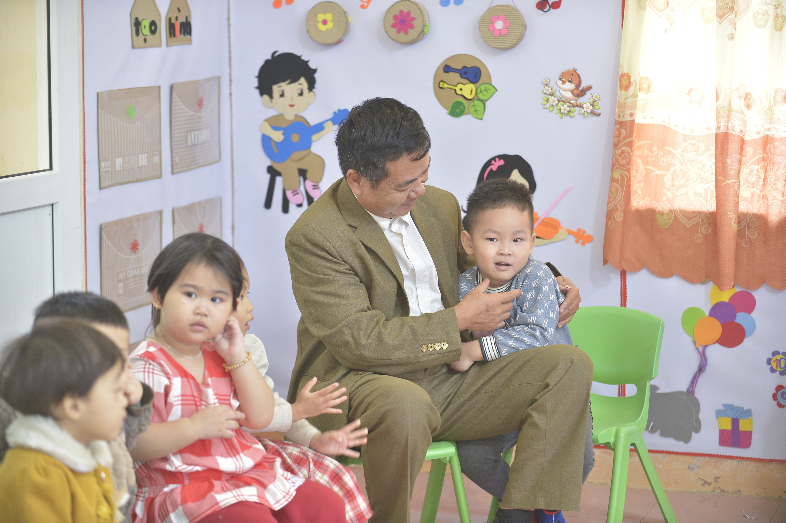 Những người thầy đặc biệt ở vùng cao Thanh Hóa: 30 năm làm "người cha thứ 2" của trẻ - Ảnh 5.