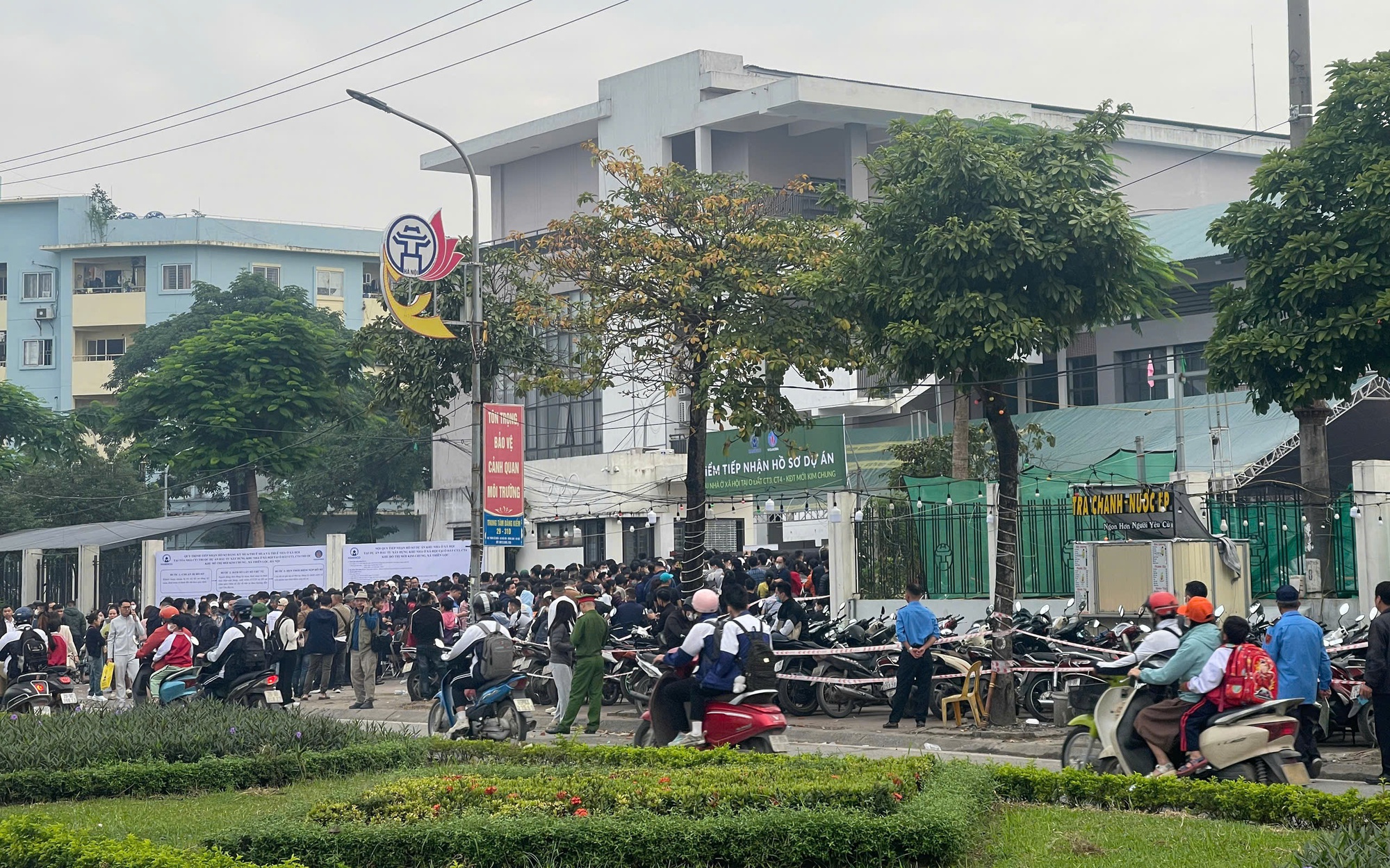 Bản tin 18/11: Cố tình vượt ngầm tràn, xe tải bị lũ cuốn trôi, tài xế mất tích - Ảnh 3.