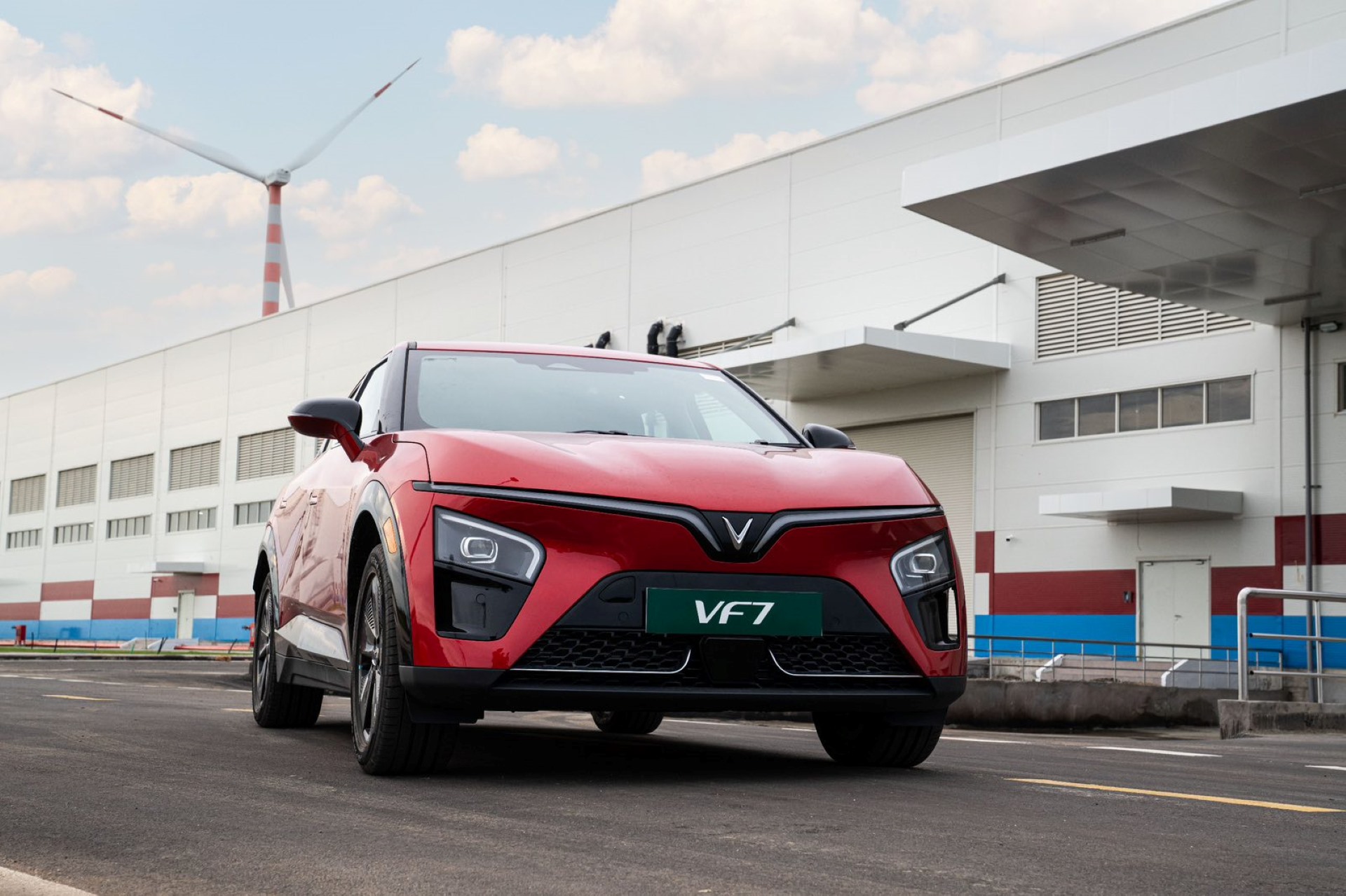 Báo Ấn Độ: VinFast được người tiêu dùng thực dụng ưa chuộng, có lợi thế cạnh tranh hơn Tesla - Ảnh 3.