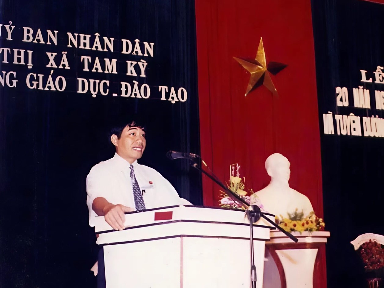 Người thầy phải luôn nuôi dưỡng tình yêu nghề, sẻ chia và yêu thương- Ảnh 1.