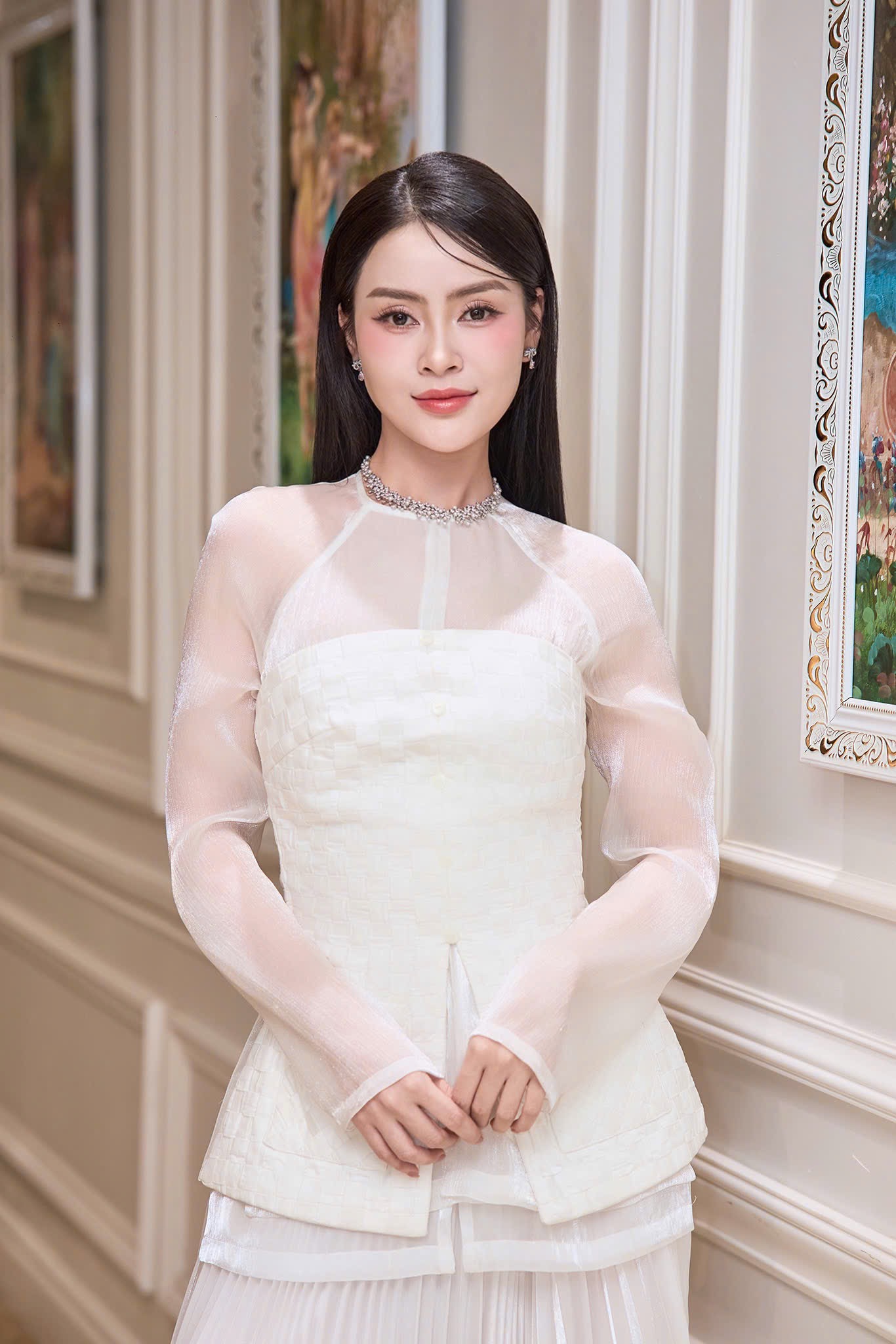 Hoa hậu Lý Kim Thảo mặc bà ba khoe nhan sắc rạng ngời - Ảnh 2.