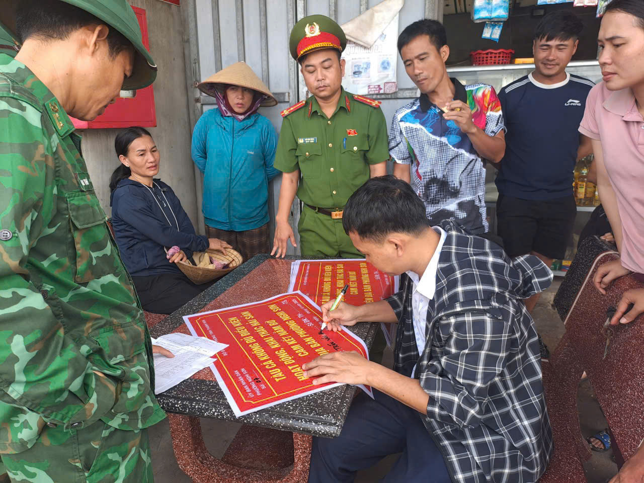 Thanh Hóa siết chặt chống khai thác IUU: Tàu vi phạm giảm mạnh- Ảnh 2.