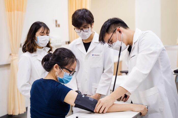 Việt Nam ghi nhận 8.500 đến 11.000 ca viêm đường hô hấp mỗi tháng trong quý cuối năm - Ảnh 1.