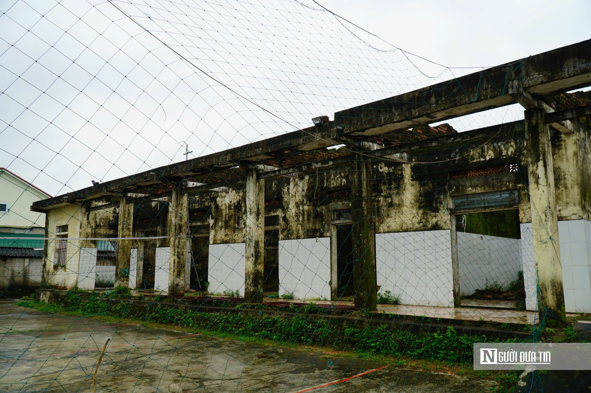 Hà Tĩnh: Cận cảnh phòng khám bỏ hoang nằm giữa khu “đất vàng” trở thành nơi chăn nuôi gia súc- Ảnh 6.