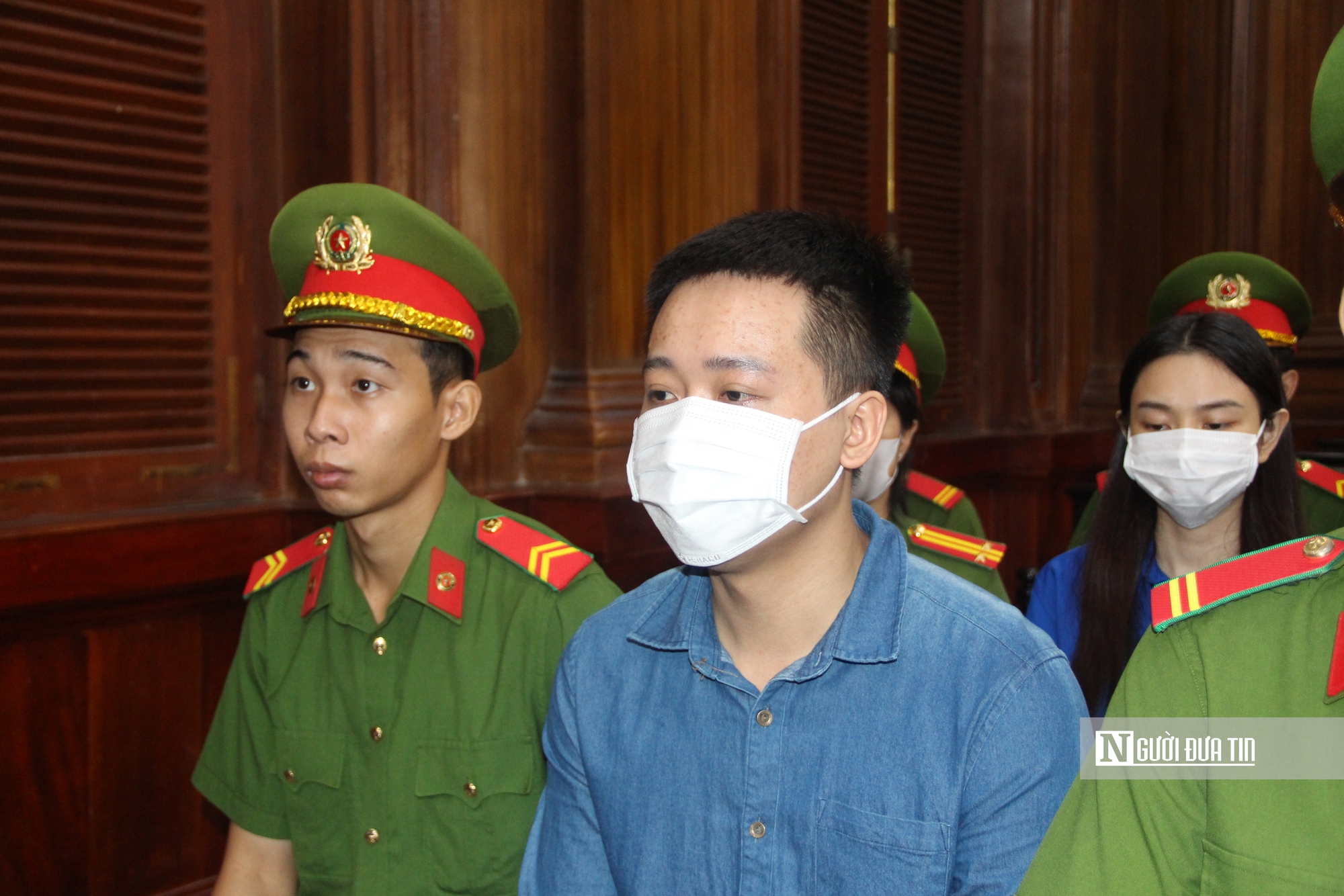 Vụ án kẹo Kera: Thùy Tiên, Quang Linh, Hằng Du Mục cùng lãnh 2 năm tù- Ảnh 1. Vụ án kẹo Kera: Thùy Tiên, Quang Linh, Hằng Du Mục cùng lãnh 2 năm tù- Ảnh 1.