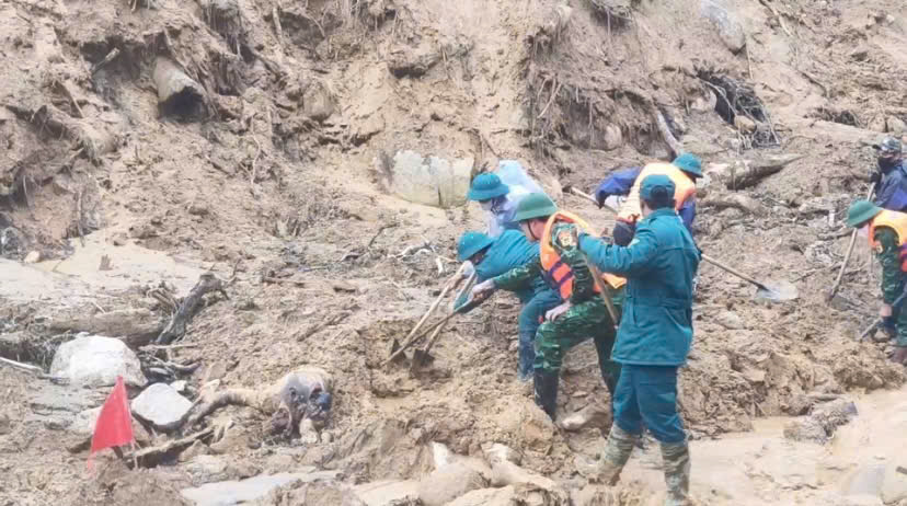Đà Nẵng: Phát hiện thi thể đầu tiên, công tác tìm kiếm ở Hùng Sơn vẫn đầy rủi ro- Ảnh 1. Đà Nẵng: Phát hiện thi thể đầu tiên, công tác tìm kiếm ở Hùng Sơn vẫn đầy rủi ro- Ảnh 1.