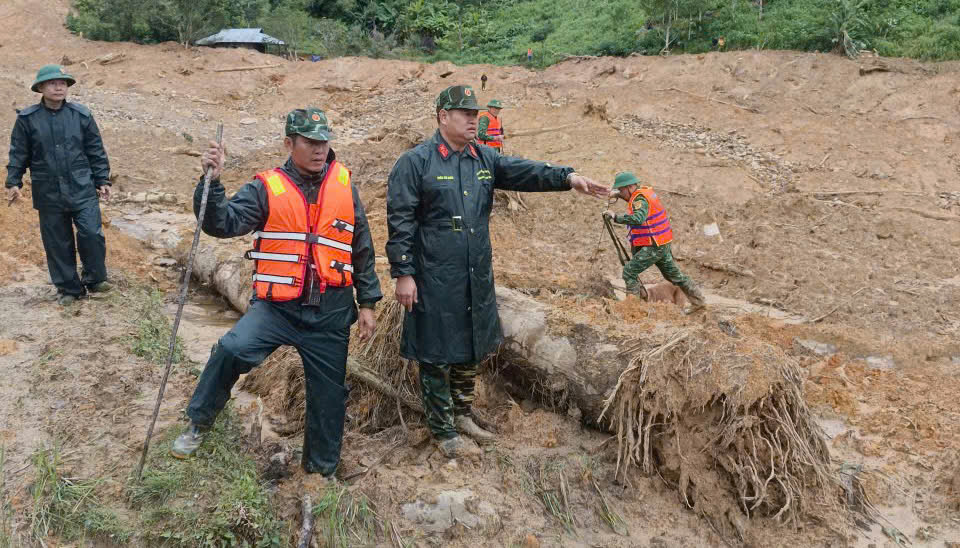 Đà Nẵng: Phát hiện thi thể đầu tiên, công tác tìm kiếm ở Hùng Sơn vẫn đầy rủi ro- Ảnh 3. Đà Nẵng: Phát hiện thi thể đầu tiên, công tác tìm kiếm ở Hùng Sơn vẫn đầy rủi ro- Ảnh 3.