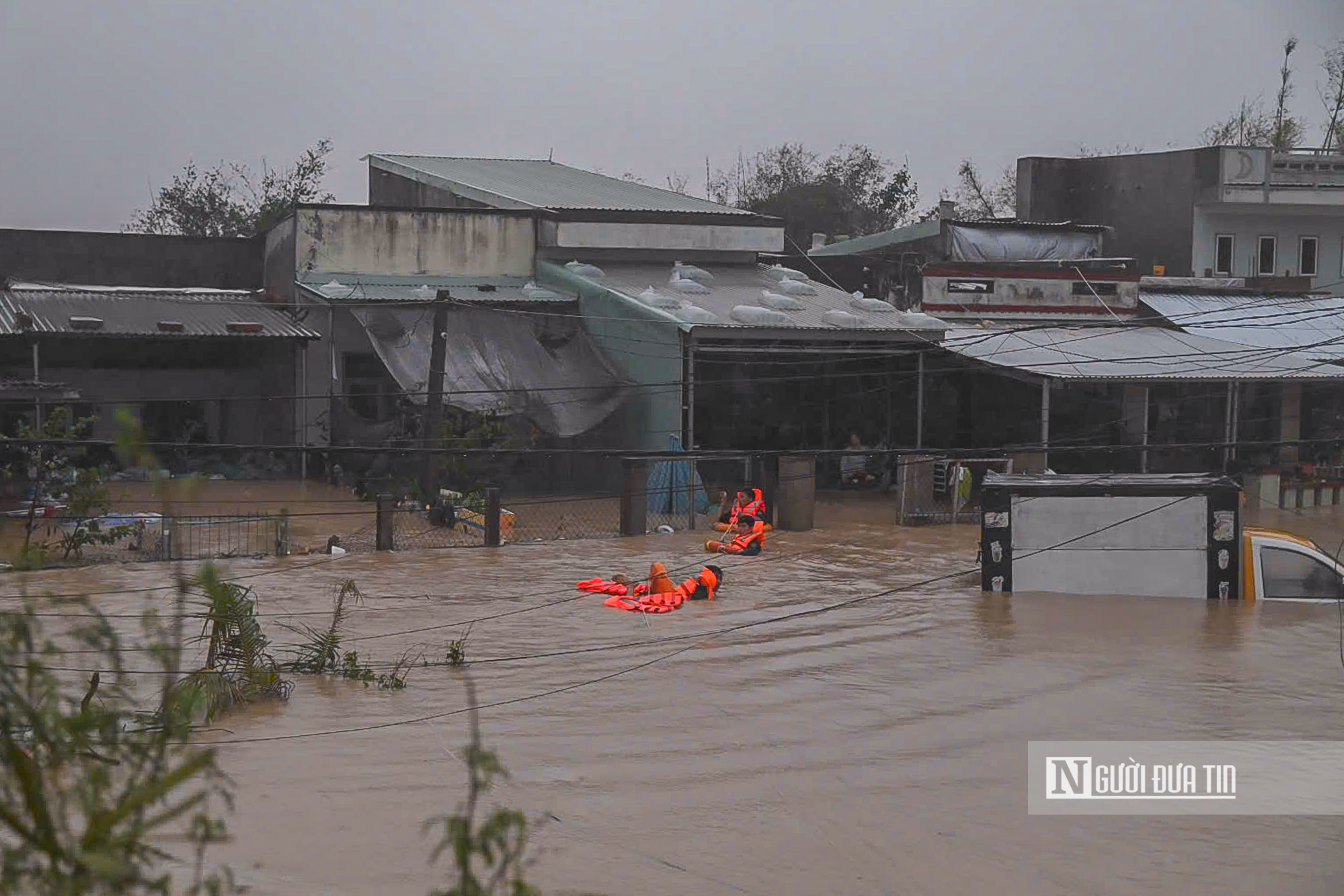 Lũ dâng cao tại Gia Lai: "Chưa bao giờ thấy cảnh kêu cứu nhiều như vậy"- Ảnh 5.