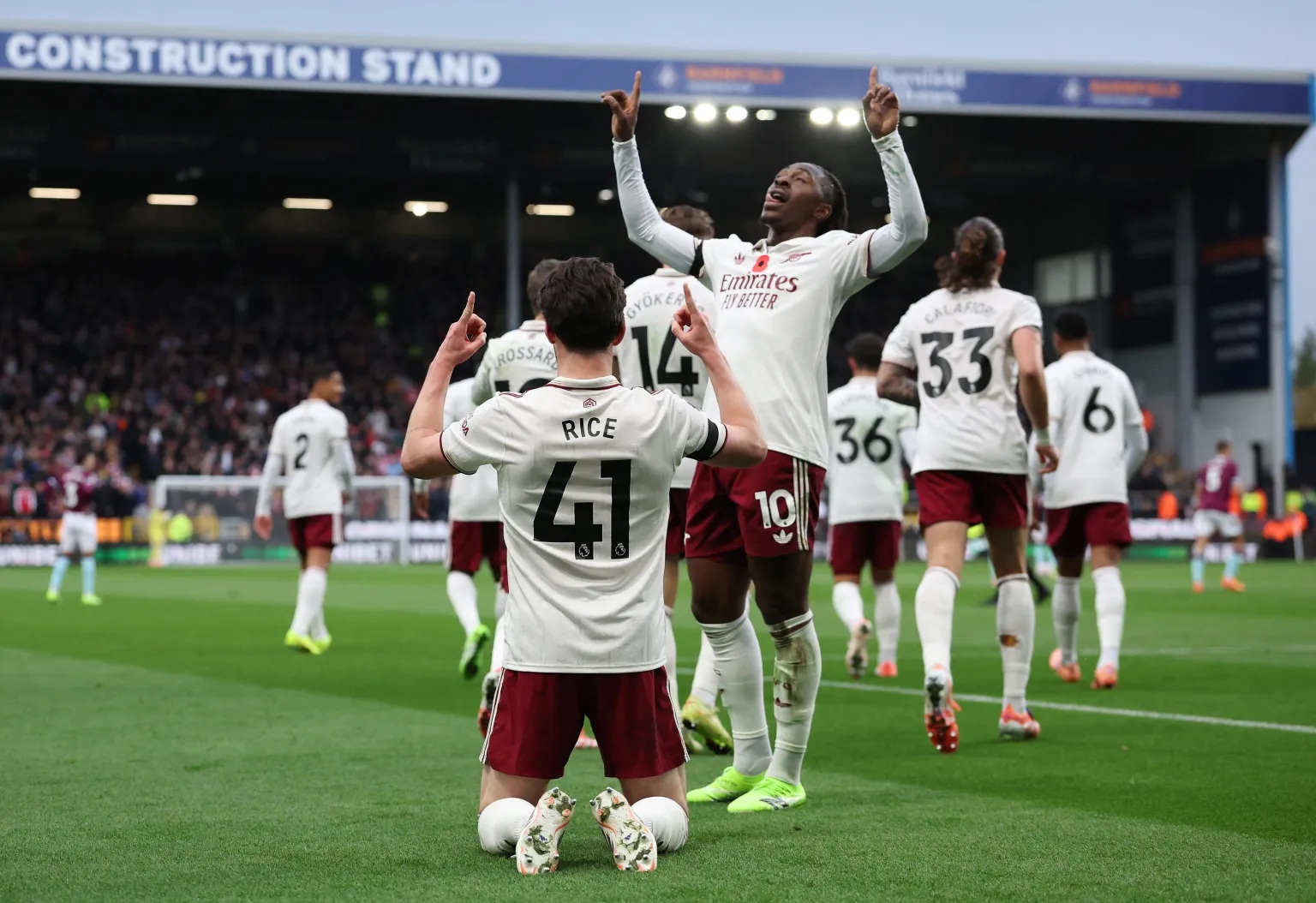 Rice tiết lộ lý do chỉ tay lên trời sau khi ghi bàn cho Arsenal- Ảnh 1.