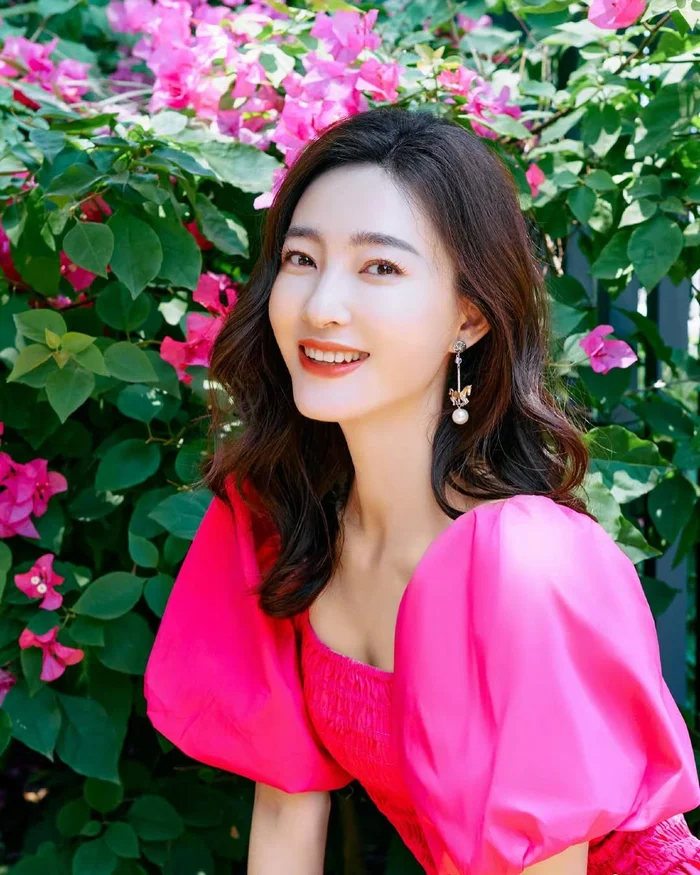 "Mỹ nhân phim giờ vàng" bị triệu tập điều tra, tịch thu tài sản sau khi chồng đại gia vào tù- Ảnh 3. "Mỹ nhân phim giờ vàng" bị triệu tập điều tra, tịch thu tài sản sau khi chồng đại gia vào tù- Ảnh 3.