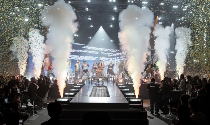 Hoa hậu Mai Phương gây ấn tượng khi hợp tác 4 nghệ sĩ quốc tế - Ảnh 2.