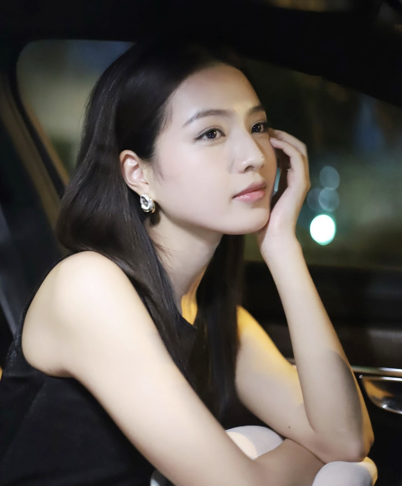 "Ngọc nữ thế hệ mới" sở hữu vẻ đẹp trong trẻo, style đời thường xuất sắc - Ảnh 15.