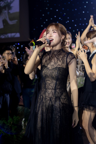 Điều đặc biệt trong lễ cưới của Chế Nguyễn Quỳnh Châu và chồng chủ tịch - Ảnh 4.