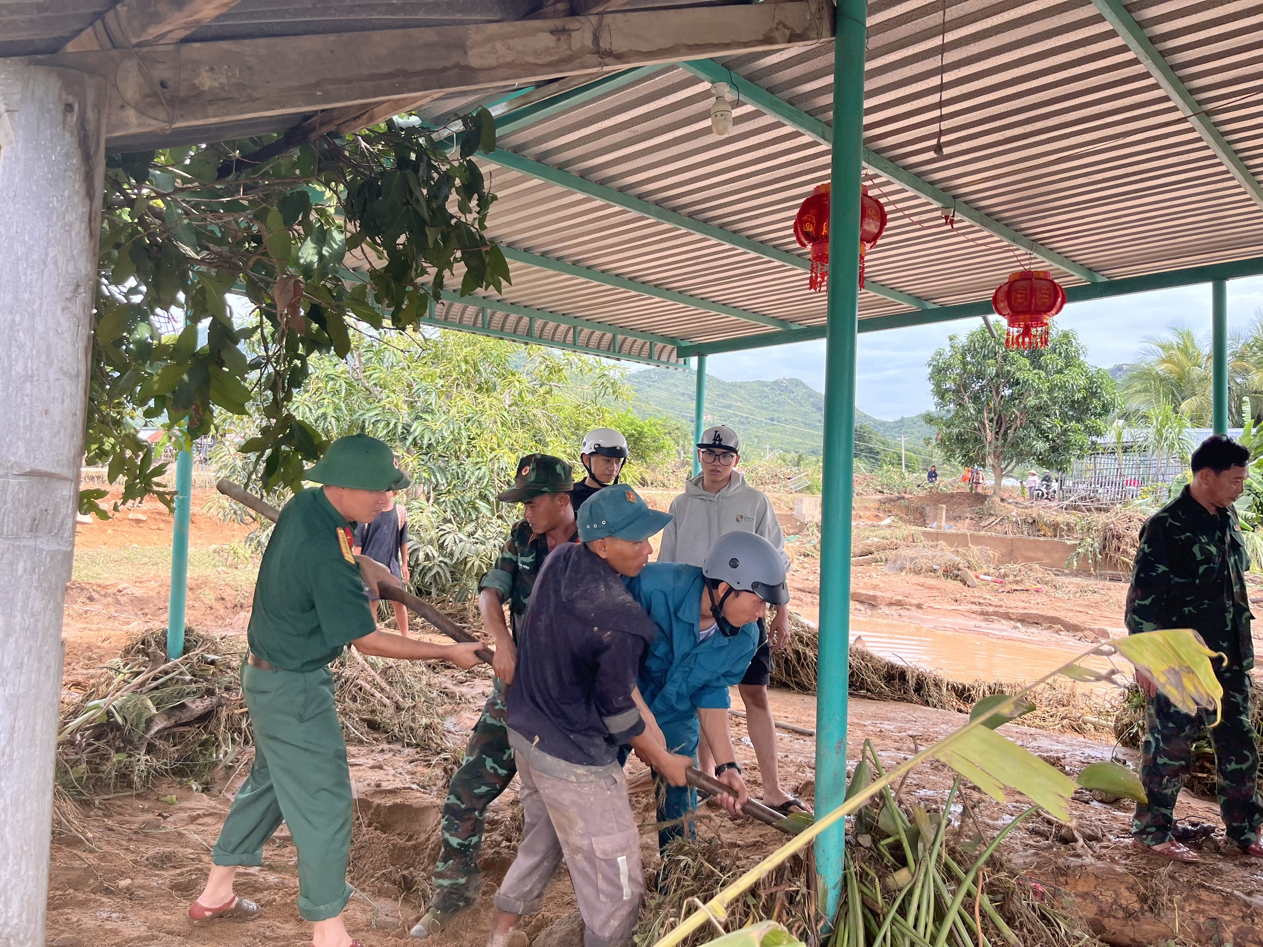 Cận cảnh tan hoang sau vụ vỡ hồ chứa nước ở Lâm Đồng- Ảnh 7. Cận cảnh tan hoang sau vụ vỡ hồ chứa nước ở Lâm Đồng- Ảnh 7.