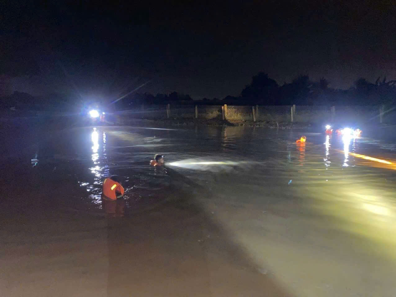 Cận cảnh tan hoang sau vụ vỡ hồ chứa nước ở Lâm Đồng- Ảnh 11. Cận cảnh tan hoang sau vụ vỡ hồ chứa nước ở Lâm Đồng- Ảnh 11.