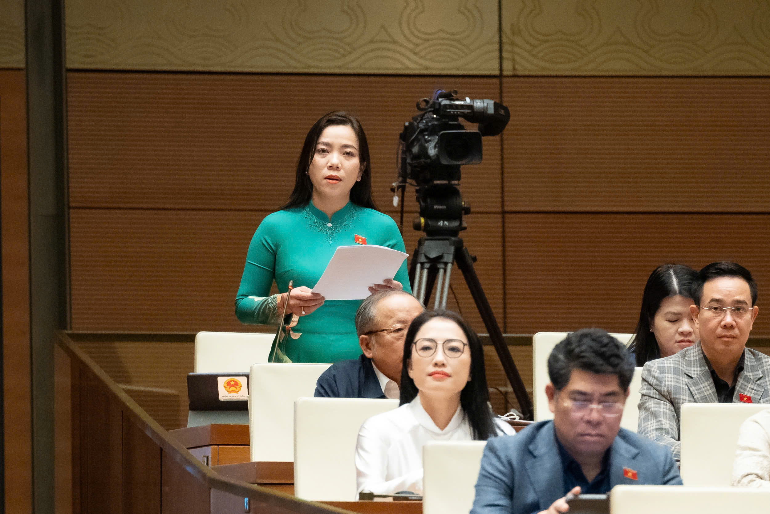 Tuyển dụng, điều động, thuyên chuyển giáo viên làm "nóng" nghị trường Quốc hội- Ảnh 1.