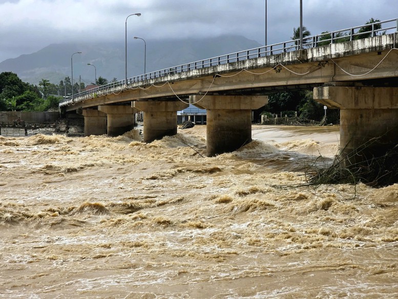 Tập trung ứng phó lũ đặc biệt lớn tại Khánh Hòa, Đắk Lắk và Gia Lai - Ảnh 1.