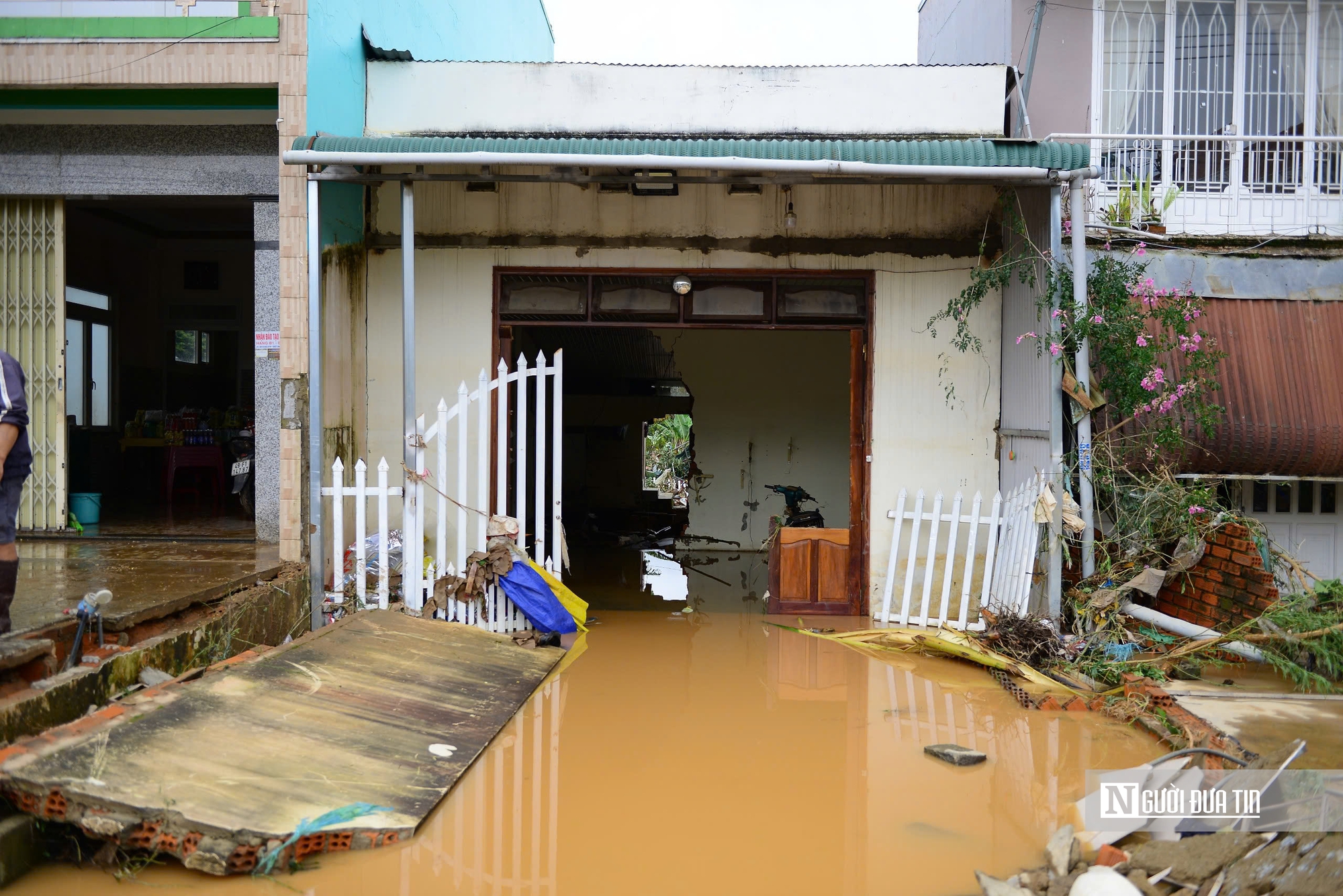 Lũ lịch sử quét qua Lâm Đồng, người dân “chỉ kịp chạy”- Ảnh 6.