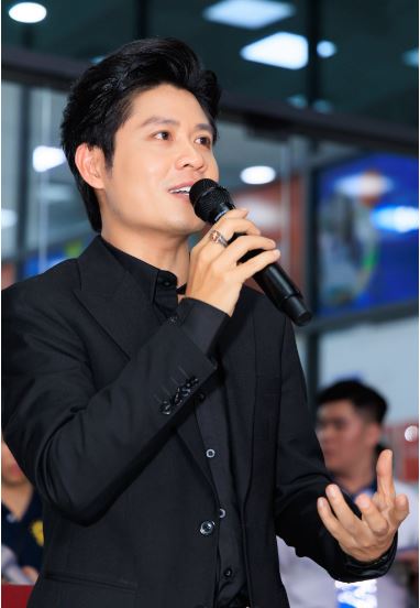 "Nhạc sĩ tỷ view" bất ngờ báo tin vui ở tuổi 42 - Ảnh 1.