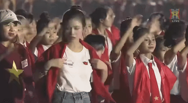 Nữ ca sĩ xinh đẹp là giảng viên thanh nhạc đắt show nhất Việt Nam - Ảnh 6.