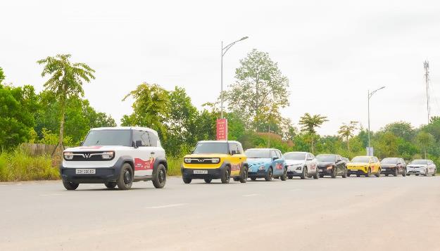 Thiết kế cá tính, vận hành miễn chê, nuôi xe siêu rẻ: “Bộ ba phép thuật” giúp VinFast VF 3 trở thành lựa chọn quốc dân- Ảnh 2.