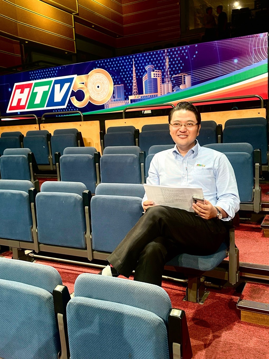 Thạc sĩ - Nhà báo – Đạo diễn Lê Mẫn: Ngọn lửa tri thức và trái tim người thầy  - Ảnh 2.