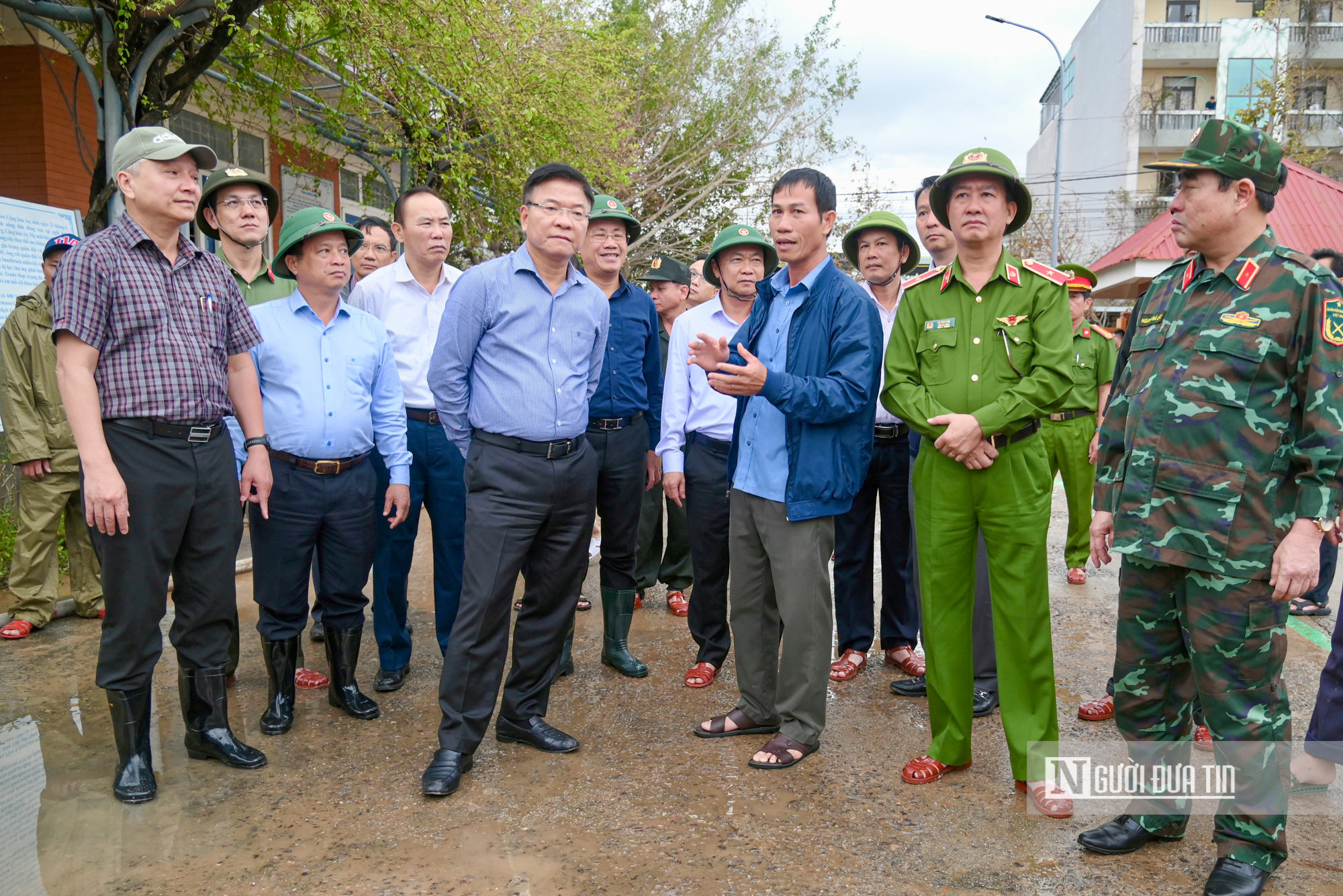 Phó Thủ tướng Lê Thành Long kiểm tra công tác khắc phục lũ lụt, động viên bà con vùng rốn lũ Gia Lai- Ảnh 7.