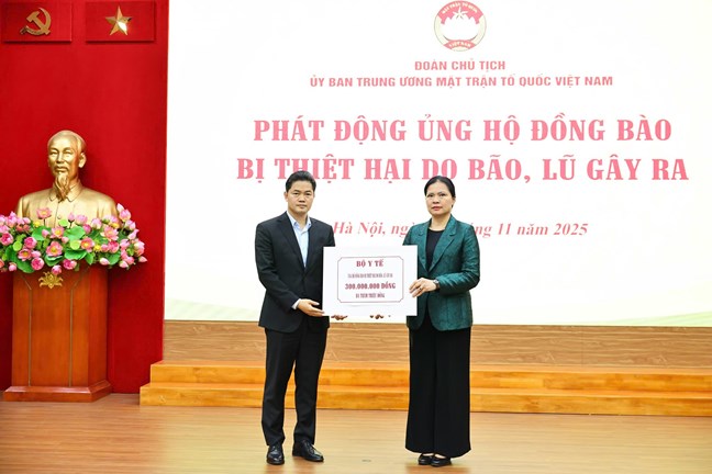 Hơn 112 tỷ đồng gửi tới đồng bào các tỉnh miền Trung, Tây Nguyên đang chịu thiệt hại nặng nề do bão lũ gây ra- Ảnh 21.