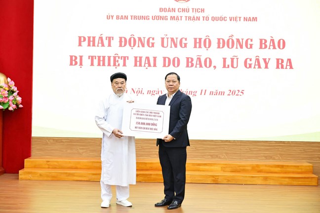 Hơn 112 tỷ đồng gửi tới đồng bào các tỉnh miền Trung, Tây Nguyên đang chịu thiệt hại nặng nề do bão lũ gây ra- Ảnh 14.