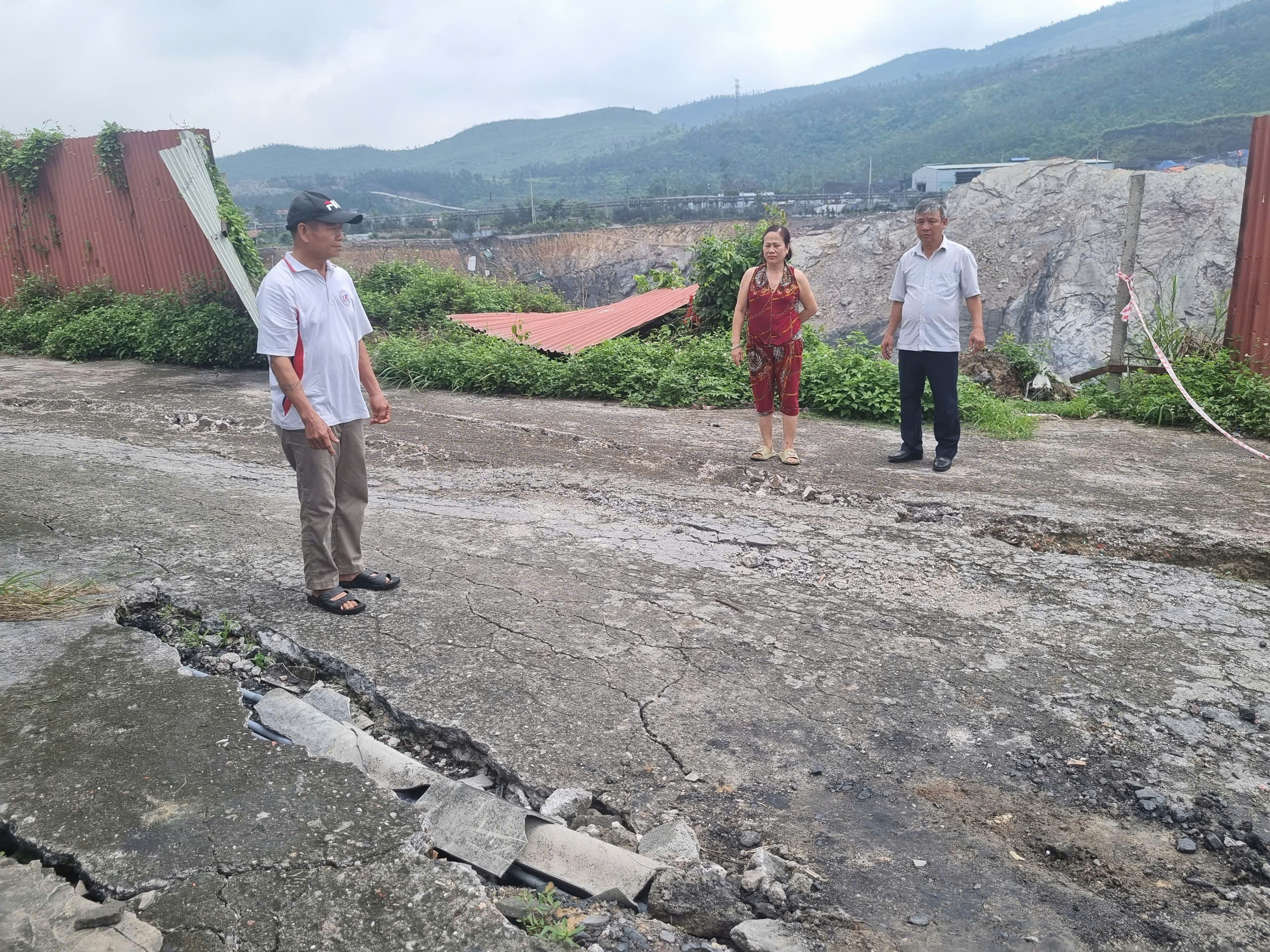 Quảng Ninh: Các hộ dân gần khai trường Than Mạo Khê sắp thoát "rãnh tử thần"- Ảnh 2.