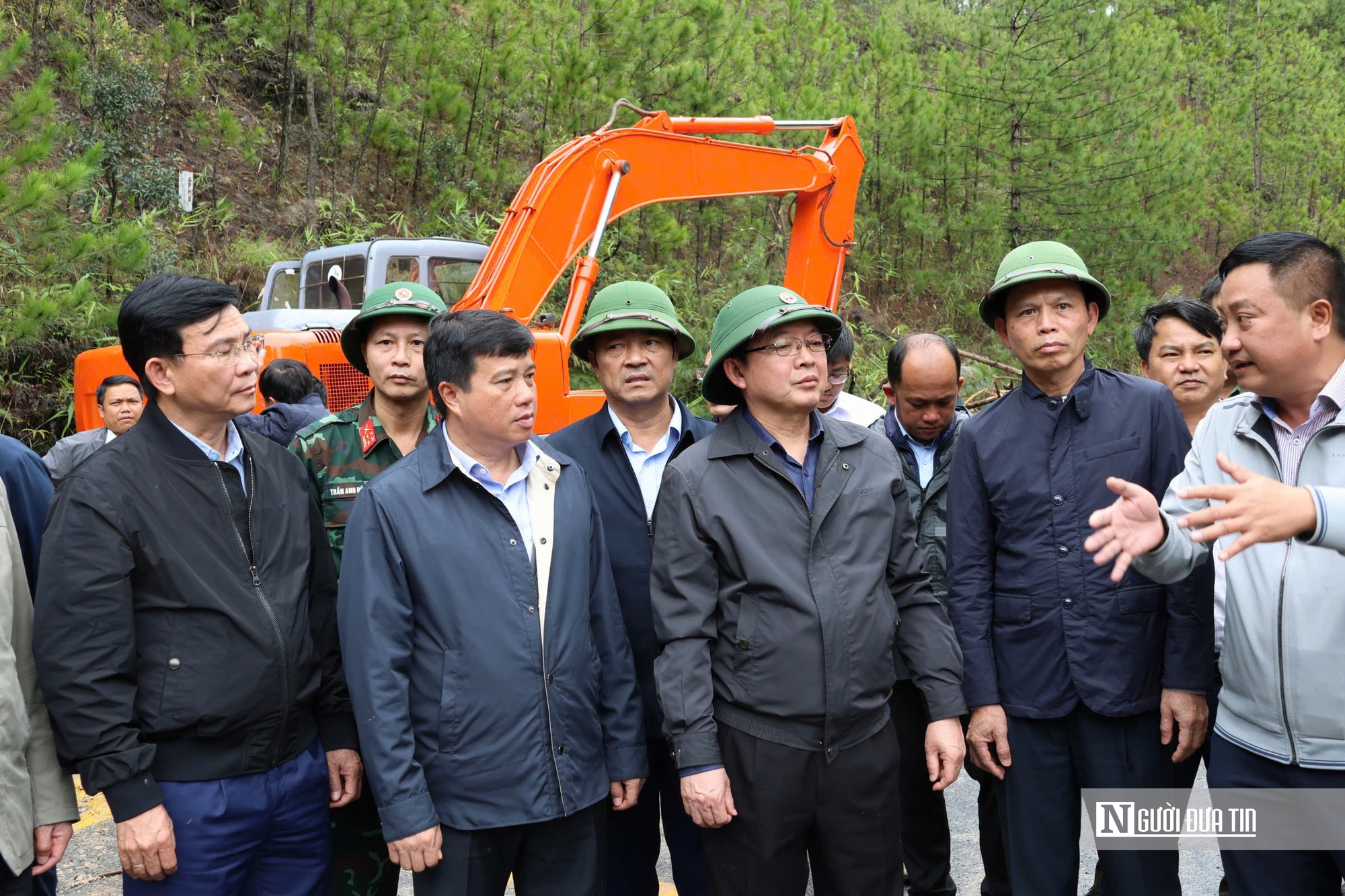 Phó Thủ tướng kiểm tra khẩn cấp Lâm Đồng sau mưa lũ gây thiệt hại hơn 1.000 tỷ đồng - Ảnh 6.